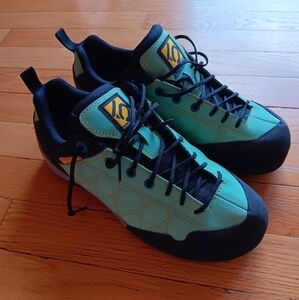 Five Ten Guide Tennies, men's 7.5 / women's 9